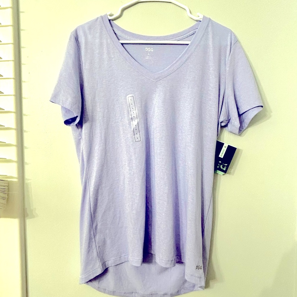 DSG women’s Large v-neck t-shirt. Light purple/ lilac